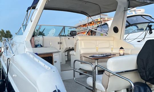 35' Cris-Craft Yacht for 10 people with Captain