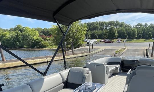 LAKE NORMAN LUXURY PONTOON RENTAL! 5 STAR, FIRST CLASS SERVICE!