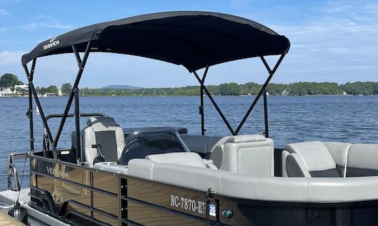 LAKE NORMAN LUXURY PONTOON RENTAL! 5 STAR, FIRST CLASS SERVICE!