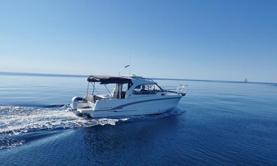 Alugue um NOVO Beneteau Antares 8!