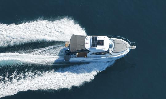 Alugue um NOVO Beneteau Antares 8!