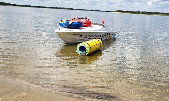 22フィートウェルクラフトスカラブ | リビングストン湖でのチューブ、水上スキー、クルーズ