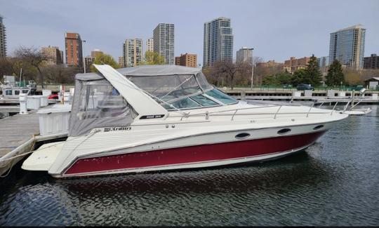 Reserve sus lujosos yates Cruisers de 32 pies para alquilar en Chicago, Illinois