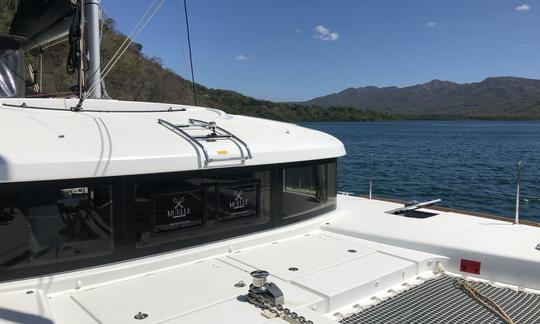 ⚓️ Catamarán de crucero Lagoon de 40 pies en Puerto Vallarta (incluye comida)