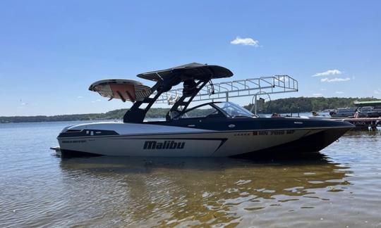 Venga a surfear con nuestro barco Malibu LSV Wakesetter de 23 pies