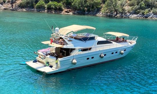 FRT B65 Incroyable méga-yacht Ferretti de 65 pieds pouvant accueillir 6 invités à Muğla, en Turquie