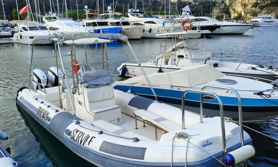 El BWA Rib Boat está listo para navegar en Vlorë