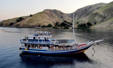 Wooden Mini Phinisi Budget Diving Liveaboard Komodo