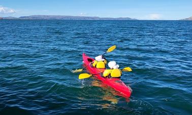 Alquiler de kayaks con amigos en Puno, Perú