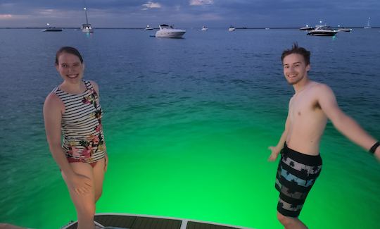 Découvrez le luxe et l'aventure à bord d'un yacht Sea Ray Sundancer de 33 pieds à Chicago