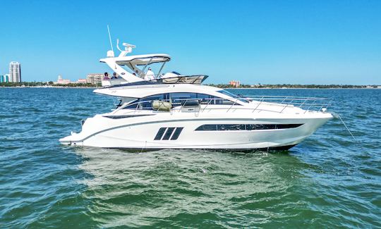 Location d'un mégayacht Sea Ray Flybridge Power « Poseidon SR » de 55 pieds à Tampa, en Floride