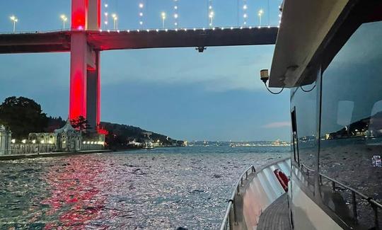 Magnifique yacht à moteur pour des excursions à Istanbul