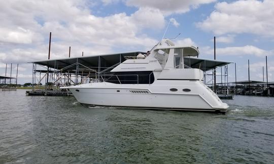 Best Deal out there! 41ft. Carver Motor Yacht Charter on Lake Texoma