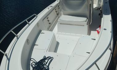 Mako Center Console with 200 hp 4 stroke Rental in Key Largo, Florida