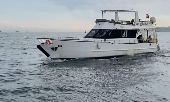 Magnifique yacht à moteur pour des excursions à Istanbul