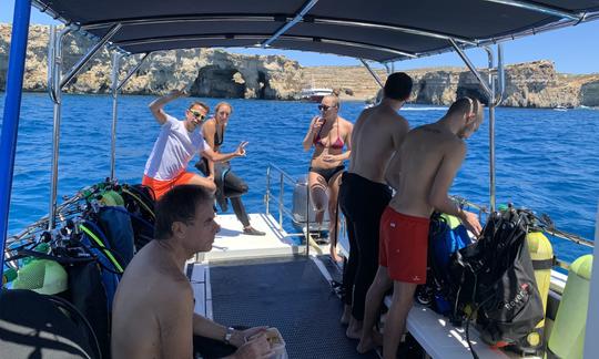 Barco de buceo con trimarán en Ta' Xbiex, Malta