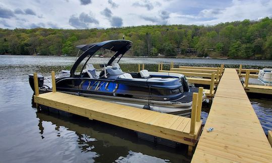 2020 Manitou, Nice boat on Lake Wallenpaupack, with captain