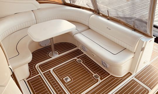 LUXURY - Spacious, Clean 40' Cruiser's Yacht (Super Owner) in Chicago, IL!!