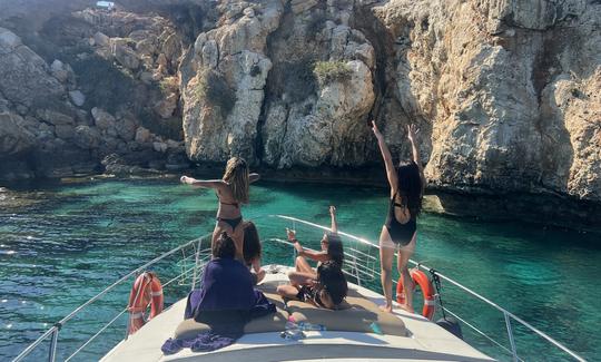 Explore Agia Napa - Protaras, Chipre en un yate a motor de 49 pies