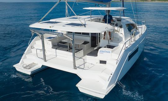 Alquiler de catamarán de lujo Leopard de 40 pies con todo incluido en la Riviera Maya.