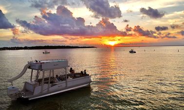 ¡Crucero de lujo al atardecer en las aguas de la ciudad de Panamá, Florida!