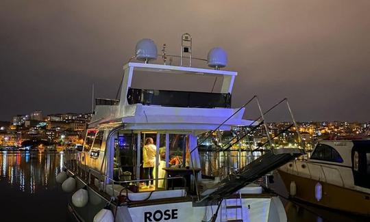 Location de magnifique yacht à moteur à Istanbul