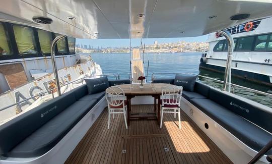 Location de magnifique yacht à moteur à Istanbul