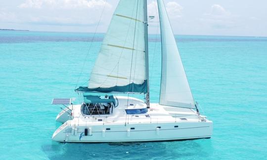 Alquiler de catamarán privado de 44 pies para hasta 45 huéspedes