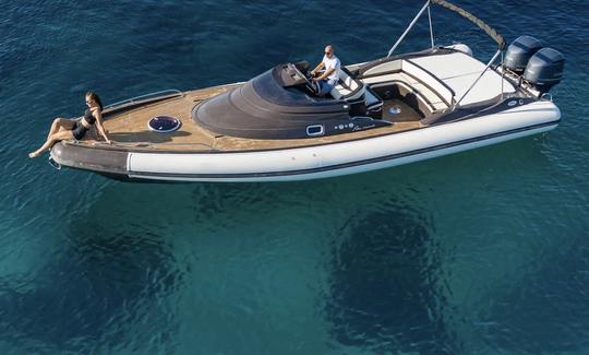 Lancha motora RIB PRINCE de 35 pies y 600 CV para excursiones privadas desde Hvar