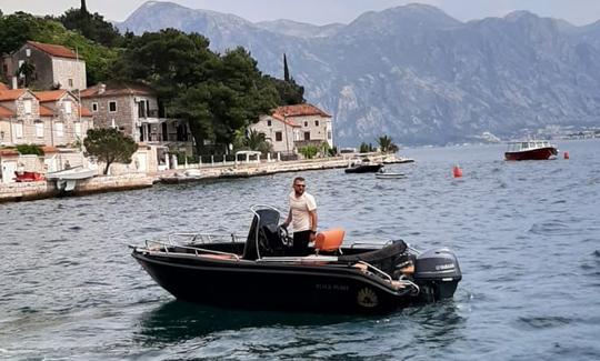 Tour privado en Black Pearl Perast/Nuestra Señora de las Rocas, la Cueva Azul y las Lagunas