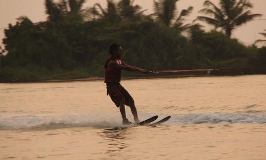 Ski nautique à Bentota, Sri Lanka