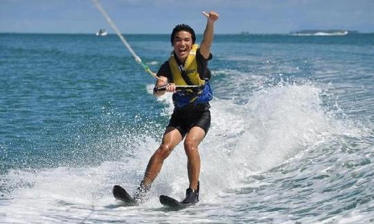 Ski nautique à Bentota, Sri Lanka