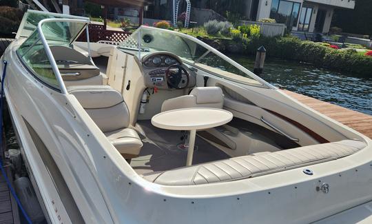 Beautiful spacious Maxum 23ft Bowrider on Lake Washington Rental