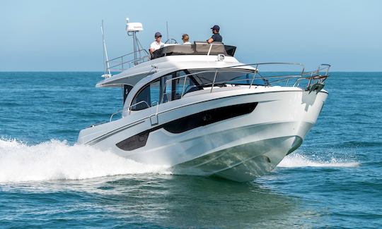 Lake Mead: New Fly Bridge Yacht for Charter!