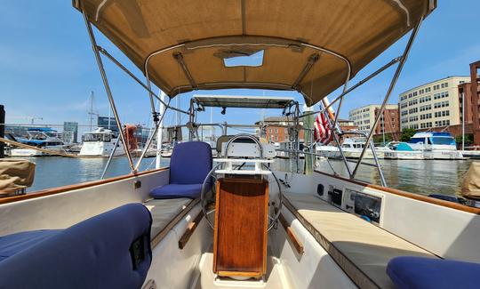 30 ft sailboat with highly experienced Captain in Baltimore Inner Harbor