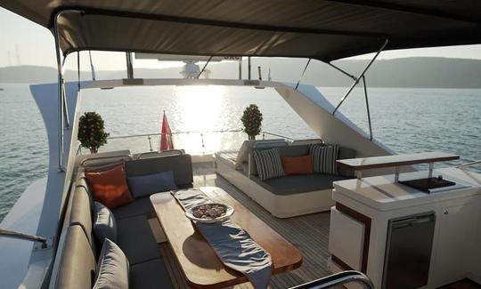 Istambul é muito mais bonita conosco com o Mega Yacht de 78 pés