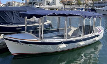 Barco elétrico Duffy de 18 pés em Huntington Beach, Califórnia