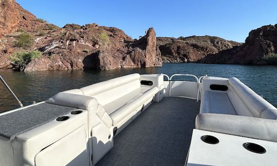 30ft Playcraft Tritoon Rental in Lake Havasu City