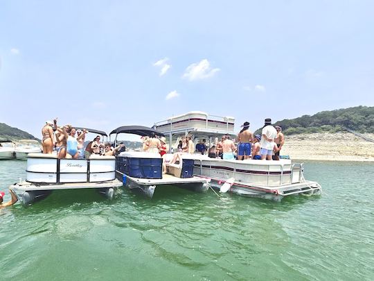 Luxurious Bentley 240 Cruise Pontoon Boat for 15 Guests on Lake Travis