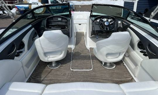 Alquiler de barcos Tonka ~ 21 pies en Monterrey ~ Lago Minnetonka ~ Esquí/tubo ~ 150 €/hora ~ A pedido