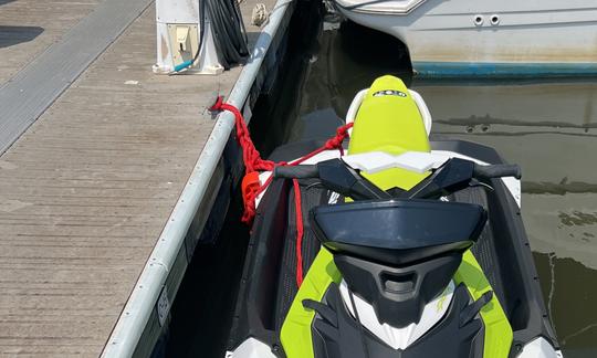 ¡Motos acuáticas Sea Doo para 2 o 3 ciclistas por 150 dólares/hora en Washington, D.C.! 