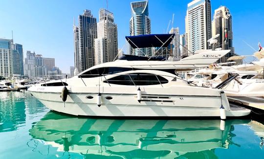 Aluguel de luxo Azimut Italian de 50 pés na Marina de Dubai para 15 pessoas