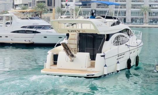 Aluguel de luxo Azimut Italian de 50 pés na Marina de Dubai para 15 pessoas