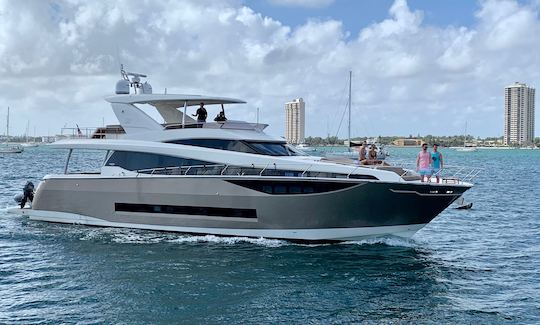 Alquiler de yate a motor de lujo Prestige de 75 pies en West Palm Beach, Florida.