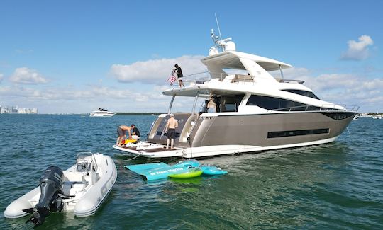 Alquiler de yate a motor de lujo Prestige de 75 pies en West Palm Beach, Florida.