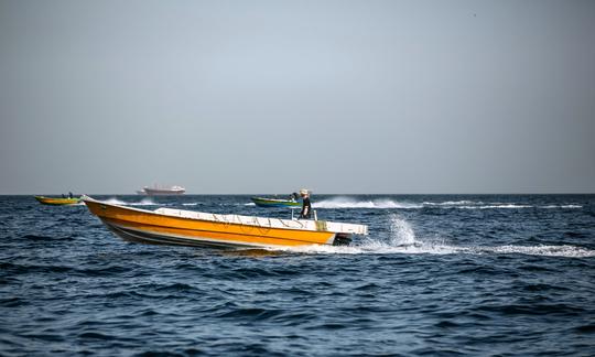 Viaje de pesca a Musandam de 33 pies. Lancha rápida