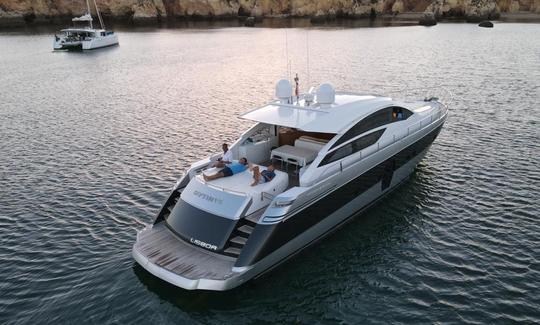 Location de méga-yacht Pershing 64 Deluxe Power à Portimão, Faro