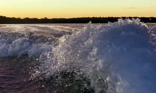 28ft Luxury Chaparral Boat on Lake Minnetonka, Minnesota