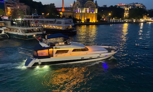 Iate a motor de luxo para 12 pessoas em Istambul