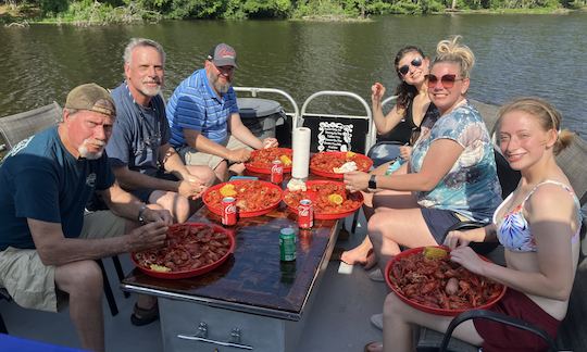 Enjoying crawfish on the river!!!